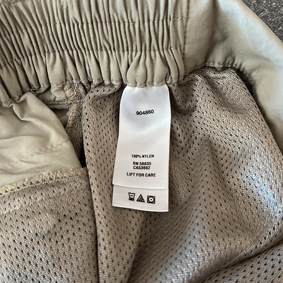 Mens Cabelas shorts; size 2XL - Picture 7 of 7